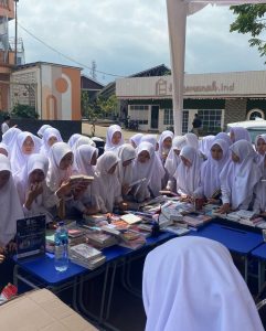ClipDown.App_300948272_128275646436411_229440695084206901_n-241x300 Peran Literasi Dalam Pembentukkan Karakter Santri